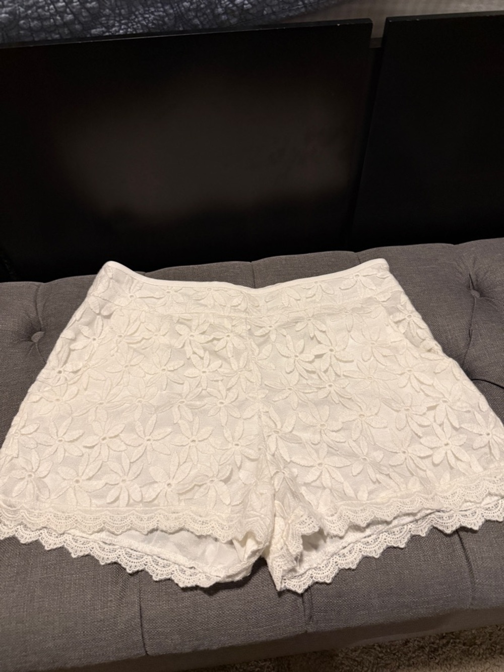 Monteau White High-Waist Floral Lace Shorts